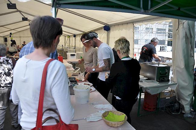 Festbetrieb mit Apéro. 