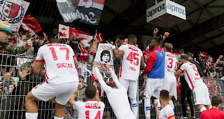 Mehr Fans. In der Saison 2017/18 str&ouml;mten insgesamt 178'000 Zuschauer ins Sittener Tourbillon und damit 9 Prozent mehr als im Vorjahr.