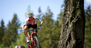 Stark. Jolanda Neff feierte am Sonntag im deutschen Albstadt einen &uuml;berlegenen Start-Ziel-Sieg und feierte damit ihren 10. Weltcup-Sieg.