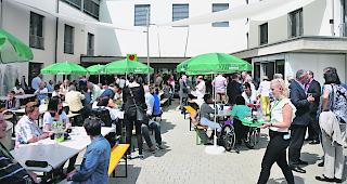 Grosser Betrieb. An der Einweihung nahmen zahlreiche G&auml;ste teil. 