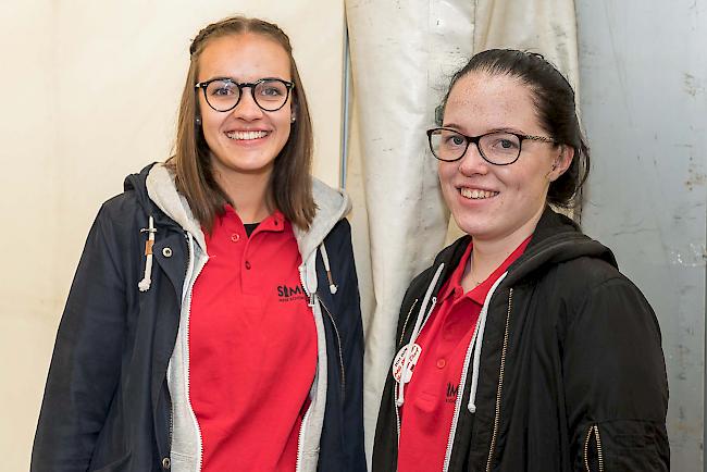 Daniela (17) und Alena Zenklusen (18), Simplon-Dorf.