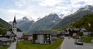 Die Strasse durch das Dorf Kippel wird diesen Sommer saniert.