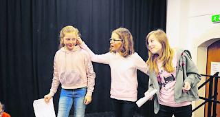 Proben. Noch wird fleissig ge&uuml;bt, damit bei den Auff&uuml;hrungen auch alles klappt. 