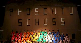 In den Regenbogenfarben sagen alle Sch&uuml;lerinnen und Sch&uuml;ler vom Kindergarten bis zur sechsten Klasse mit.