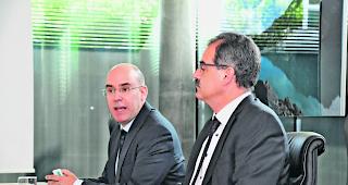 Gesch&auml;ftsspitze. Direktor Hans-Peter Burgener (links) und Verwaltungsratspr&auml;sident Renato Kronig an der gestrigen Medienkonferenz vor der GV. 