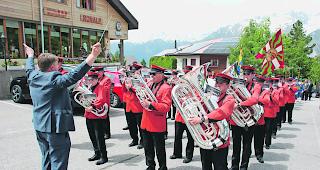 Schneidiger Gastgeber. Die &laquo;Ronalp&raquo;, B&uuml;rchen, pr&auml;sentiert sich aktuell in guter bl&auml;serischer Form. Die Handschrift von Dirigent Christian Pfammatter ist unverkennbar. 