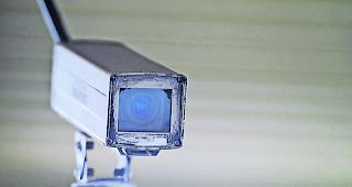 Teurer. Das Gesetz &uuml;ber die Video&uuml;berwachung wird laut der kantonalen Datenschutzkommission j&auml;hrlich viel Geld kosten.  