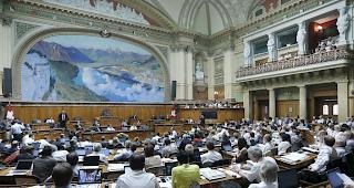 Der Nationalrat best&auml;tigte seinen fr&uuml;heren Entscheid, die absolute Verj&auml;hrungsfrist f&uuml;r Personensch&auml;den bei zwanzig Jahren festzulegen. 