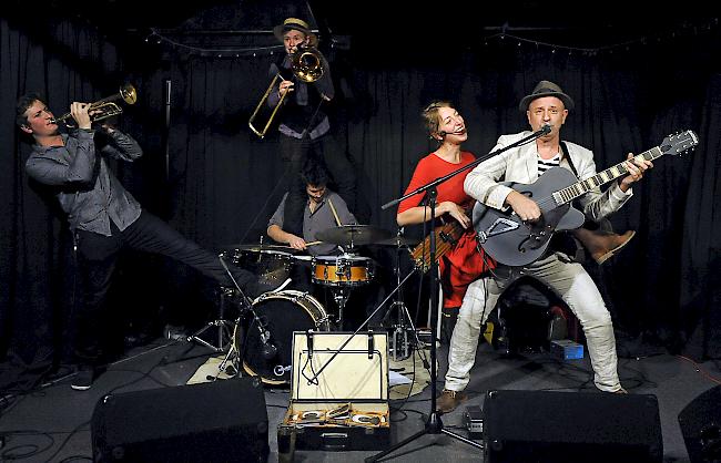 gampeljazz 2018. Eine internationale Combo aus London, Berlin, Neuenburg und Appenzell: Am Abend vom 8. September sorgt unter anderem The Waffle Machine Orchestra für ein knackiges Swing-Programm.