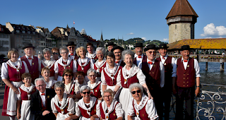 Der Chor vor der Luzerner Kapellbr&uuml;cke