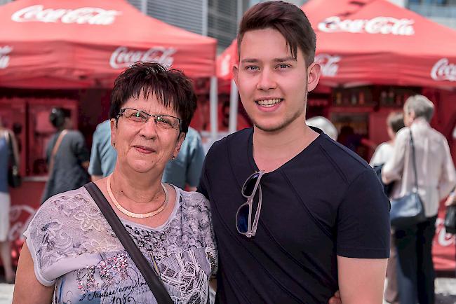 Anneliese Soland (72) und Nick Kouskoussis (18), Visp.