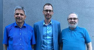 Der neue Pr&auml;sident Willy Loretan umrahmt vom scheidenden Kassier Gerhard Bieler und alt Pr&auml;sident Norbert Ritz (von links). Es fehlt die neue Kassierin Janique Gattlen.