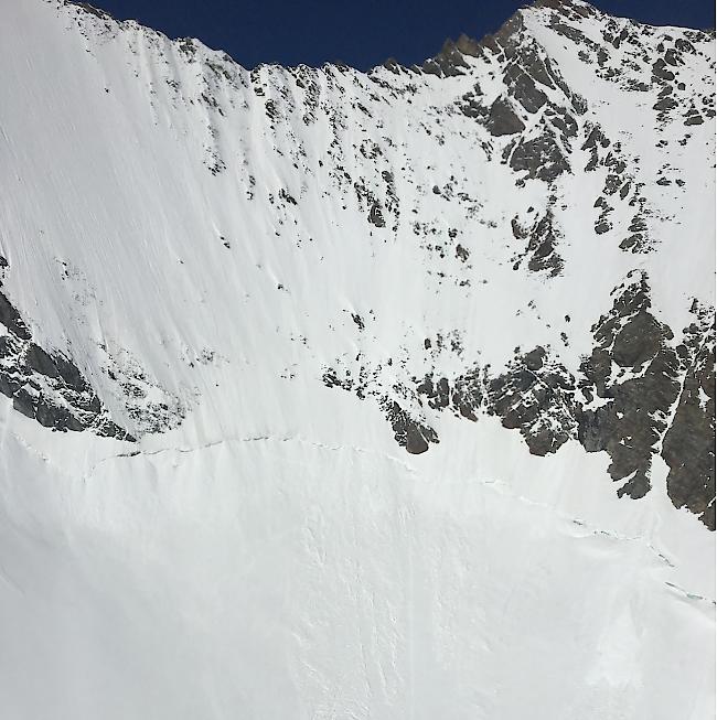 Ein Berggänger ist am Samstagmorgen am Nadelhorn in die Tiefe gestürzt. 