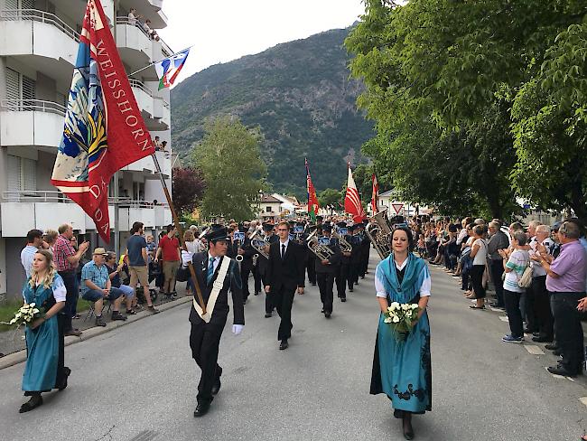 Krönender Abschluss. Die MG Weisshorn aus Randa schloss den Festumzug am Samstag ab.