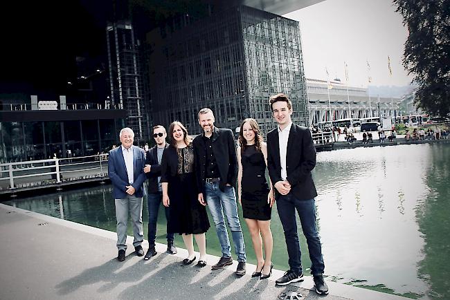 Das Team von «Bauatelier12» vor dem Luzerner KKL