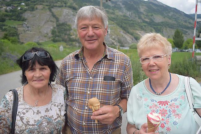 Leni (71) und Karl Bürcher (69),Fiesch, Hedi Egli-Bürcher (71),Zürich.