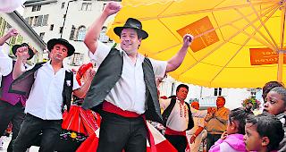 Folklore. Nicht zu kurz kommt beim &laquo;Fest der Kulturen&raquo; jeweils die Folklore. 
