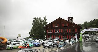 Die Teilnehmenden der WAVE Trophy machten am Dienstagabend Halt in B&uuml;rchen.