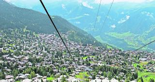 Illegale Bauten. Die Gemeinde Bagnes nahm es w&auml;hrend Jahren mit den Bauten in Verbier (Bild) alles andere als genau.