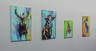 Tierisches. Werke, die Raffaela Jeitziner Clausen momentan im Briger Tourismusb&uuml;ro zeigt. 