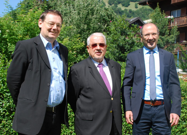 Gemeindepräsident Franz Ruppen, Stiftungsratspräsident Albert Bass und Direktor Reinhard Venetz (v.l.) stehen für eine vorausschauende Alterspolitik, die Naters als Wohnort zusätzlich attraktiv macht.


