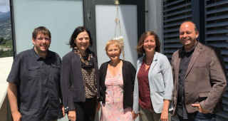 Neue F&uuml;hrung: Gilbert Truffer (rechts) ersetzt Doris Schmidhalter-N&auml;fen (Mitte) als Pr&auml;sident der SP Oberwallis.