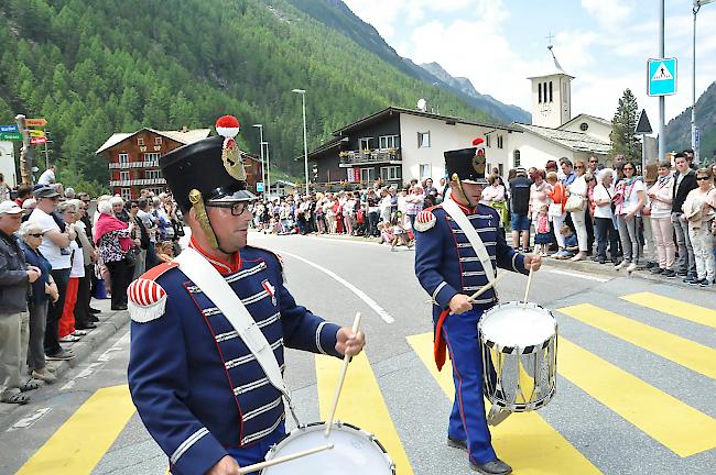 Impressionen des 77. Oberwalliser Tambouren- und Pfeiferfests in Saas-Balen.