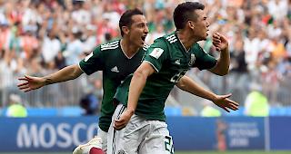 Hirving Lozano (vorne) trifft zum Sieg Mexikos.