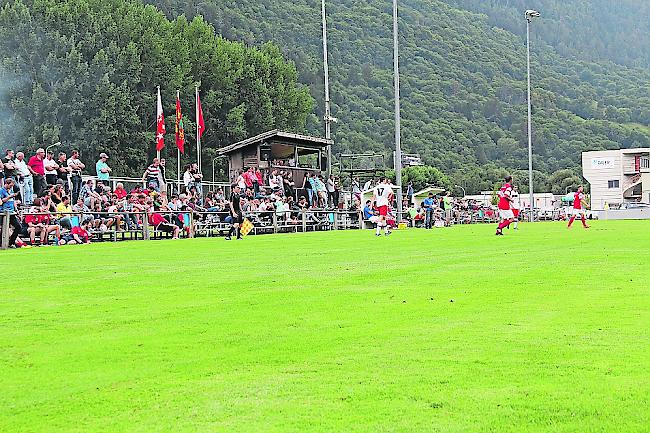 In die Jahre gekommen. Der Fussballplatz Rhoneglut in Raron.