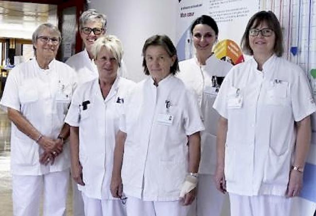 Pflegefachfrauen und Sprachassistentinnen im Spital Sitten, CHVR (von links): Irène Hildebrand, Monique Varone-Runge, Heidi Seematter, Trudi Montoya, Asja Fenton-Schmid, Béatrice Meichtry