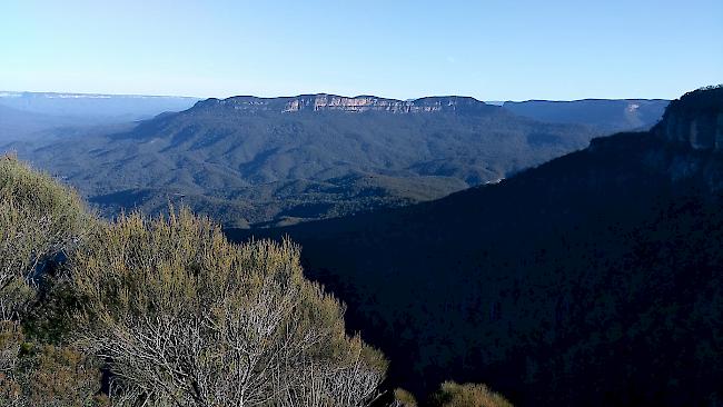 Ausblick von den Blue Mountains auf den Mt Solitaire