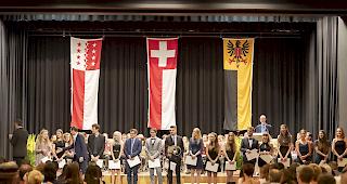 <b>Maturanden.</b> Insgesamt wurden 188 Maturadiplome verliehen. Gut zwei Drittel davon gingen an Frauen.