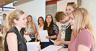 Strahlende Gesichter. Berufsmaturit&auml;t Gesundheit und Soziales.