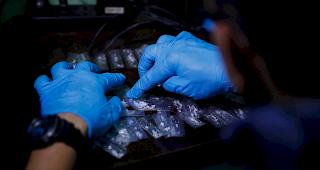 Viele Menschen w&uuml;rden aufgrund von Drogenkonsum behandelt. (Symbolbild)