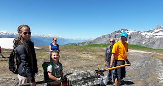 Engagement f&uuml;r die Natur. &Uuml;ber 30 Kinder der Jugendorganisation Region Torrent sowie 25 Erwachsene haben anl&auml;sslich des Clean up Days und unter der Leitung des Naturparks Pfyn-Finges das Skigebiet Torrent von Abfall befreit.