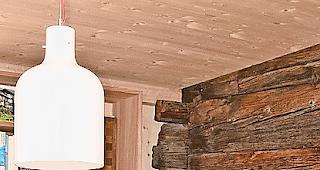 Kombiniert. Im Geb&auml;udeinnern treffen neue auf alte Elemente.