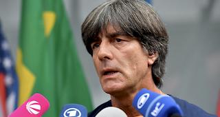 Joachim L&ouml;w bliebt trotz Vorrunden-Out bei der WM in Russland deutscher Bundestrainer. Sein erst im Mai verl&auml;ngerter Vertrag hat noch G&uuml;ltigkeit bis 2022.