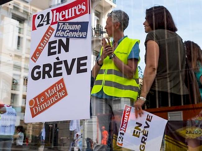 Der Streik bei den Redaktionen von Tamedia Romandie begann am Dienstagnachmittag. Die Journalistinnen und Journalisten protestieren mit der Arbeitsniederlegung gegen die geplante Einstellung der Printausgabe der Zeitung "Le Matin" und dagegen, dass das Verlagshaus Tamedia Gegenvorschläge der Redaktion ablehnt.

