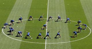 Suboptimale Vorbereitung. In der Nach auf Samstag wurden die Schweden in ihrem Teamhotel von einem Feueralarm aus dem Bett gerissen. Es handelte sich jedoch um einen Fehlalarm.