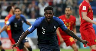 Frankreichs Samuel Umtiti hat soeben den Siegtreffer erzielt.