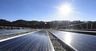 Sonnenenergie. Im vergangenen Jahr waren insbesondere kleine Solaranlagen gefragt. Der Markt f&uuml;r mittlere und grosse Anlagen ist um knapp einen Drittel eingebrochen.