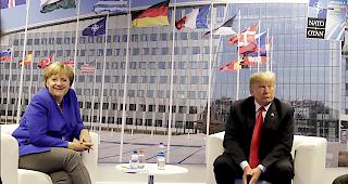 Gute Miene zum b&ouml;sen Spiel?&nbsp;Die deutschen Bundeskanzlerin Angela Merkel und US-Pr&auml;sident Donald Trump anl&auml;sslich eines Treffens am Rande des Nato-Gipfels in Br&uuml;ssel.