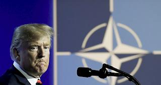 Accounts gesperrt. US-Pr&auml;sident Donald Trump gilt als leidenschaftlicher Twitterer. Da der Kurznachrichtendienst h&auml;rter gegen gef&auml;lschte Profile vorgehen will, hat Trump &uuml;ber Nacht mehr als 300'000 Follower verloren.