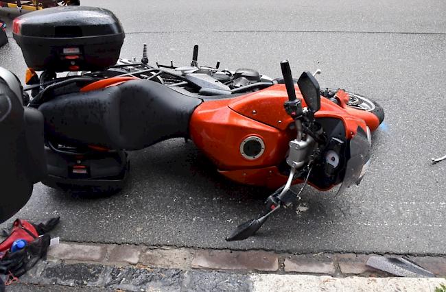 In Le Prese im Puschlav sind am Samstagabend ein Töfffahrer und seine Beifahrerin bei einem Unfall verletzt worden. 