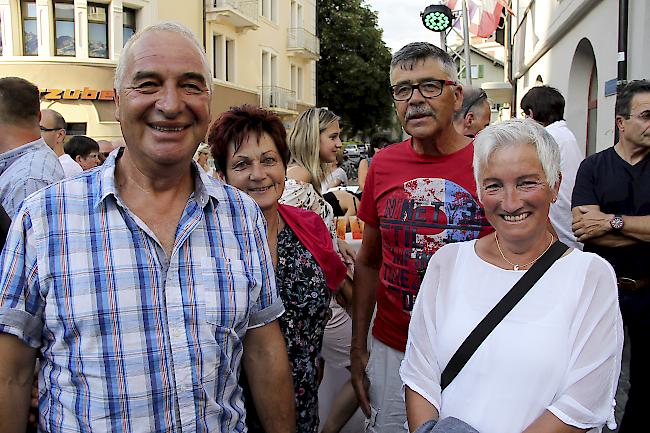 Walter (63) und Antonia Escher (62) mit Beat (67) und Eliane Eyer (59) aus Termen.