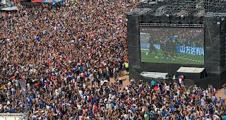 Zum Bersten volles Public Viewing in Genf