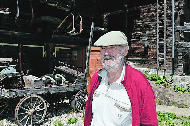 Otto Kreuzer vor dem Heimatmuseum in Oberwald. 