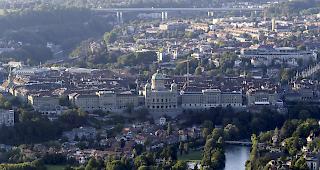 Gen&uuml;gend Unterschriften. Wie die Bundeskanzlei mitteilt, ist die Volksinitiative &laquo;F&uuml;r ein Verbot der Finanzierung von Kriegsmaterialproduzenten&raquo; zustande gekommen.