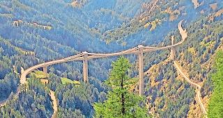 Imposant. Die Ganterbr&uuml;cke, vor &uuml;ber 40 Jahren von Christian Menn (kleines Bild) geplant und 1980 f&uuml;r den Verkehr er&ouml;ffnet.