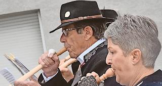 Letzter Schliff. Vor dem Vortrag wird nochmals ge&uuml;bt.